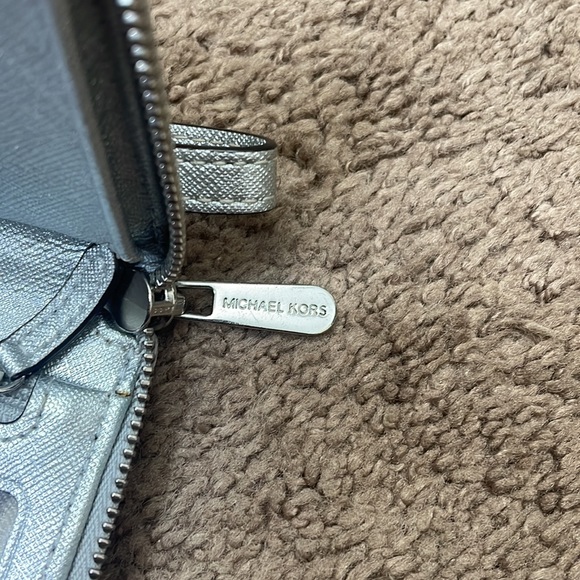 Michael Kors silver wristlet wallet - Picture 8 of 9